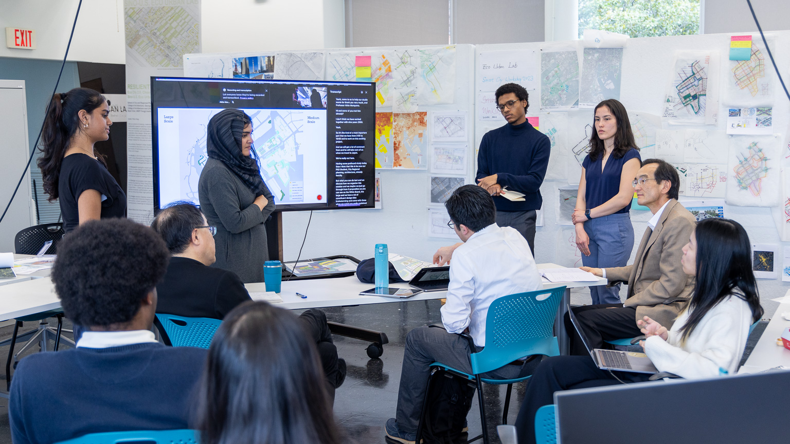 Students present Tokyo Bay research to review team in planning studio